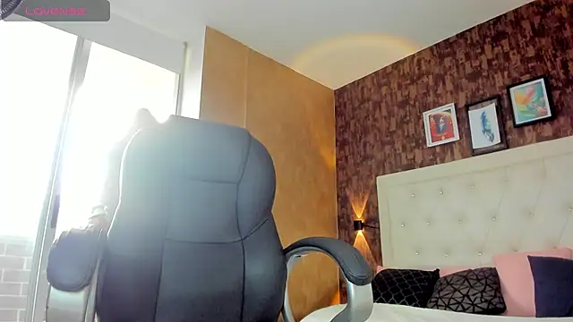 sweet  vanessa1 online show from March 18, 10:24 pm