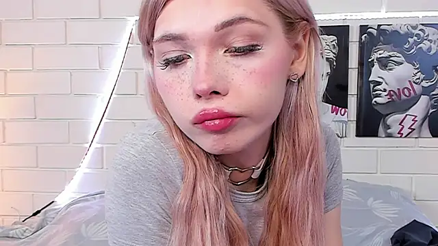 Snapshot of Blondy_Fina chatting on September 10, 4:45 am Blondy Fina online show from September 10, 4:45 am
