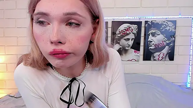 Snapshot of Blondy_Fina chatting on September 16, 4:57 am Blondy Fina online show from September 16, 4:57 am