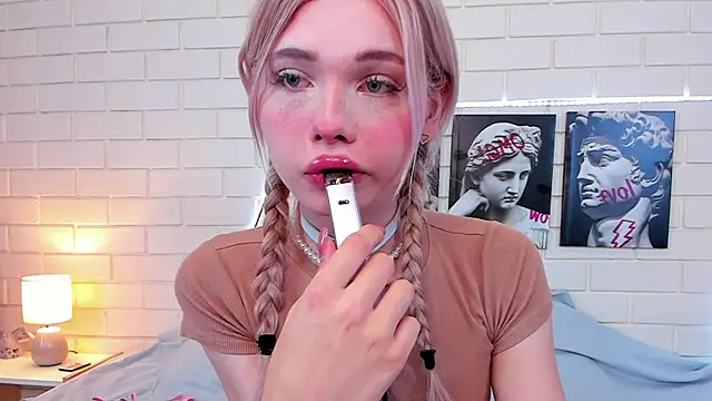 Snapshot of Blondy_Fina chatting on September 19, 4:36 am Blondy Fina online show from September 19, 4:36 am