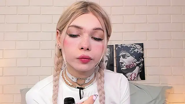 Blondy Fina online show from October 29, 4:26 am