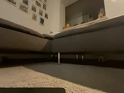 Honeymoon1985 online show from April 2, 6:49 pm