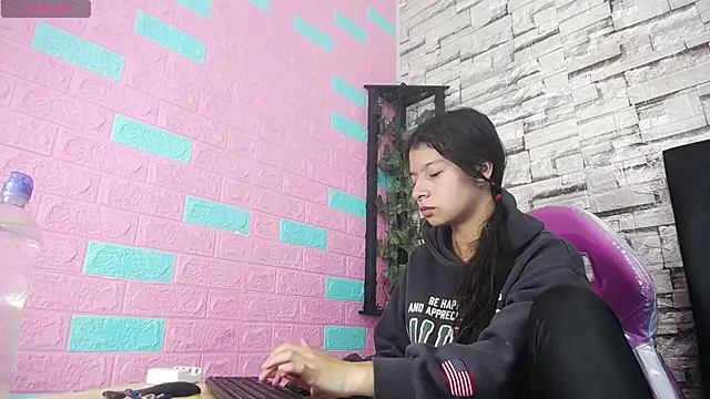 maily can online show from November 29, 12:30 pm