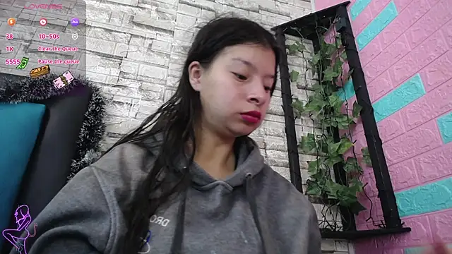 maily can online show from December 19, 12:45 pm