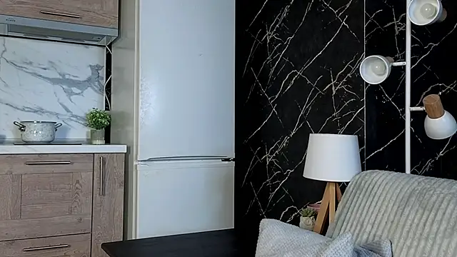 Snapshot of EarleneBrayton chatting on December 14, 1:22 am EarleneBrayton online show from December 14, 1:22 am