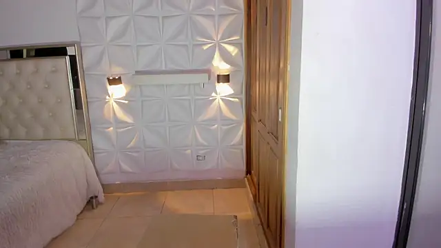 Wyatt Rose online show from December 4, 3:38 am