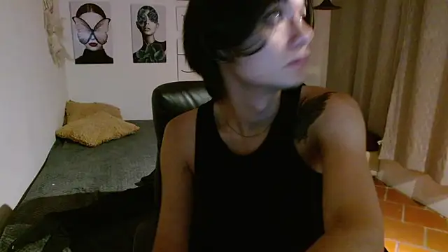 Snapshot of davoxer chatting on October 10, 3:38 am davoxer online show from October 10, 3:38 am