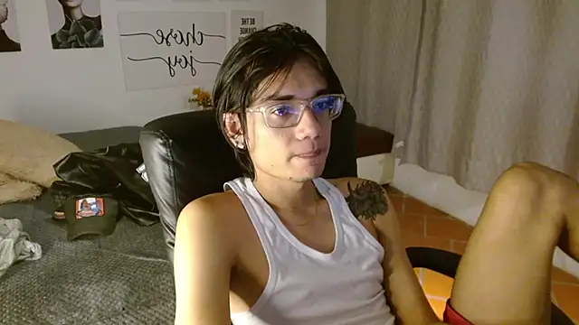 Snapshot of davoxer chatting on October 12, 3:27 am davoxer online show from October 12, 3:27 am