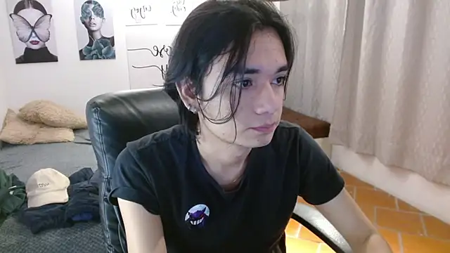 Snapshot of davoxer chatting on October 21, 5:19 am davoxer online show from October 21, 5:19 am