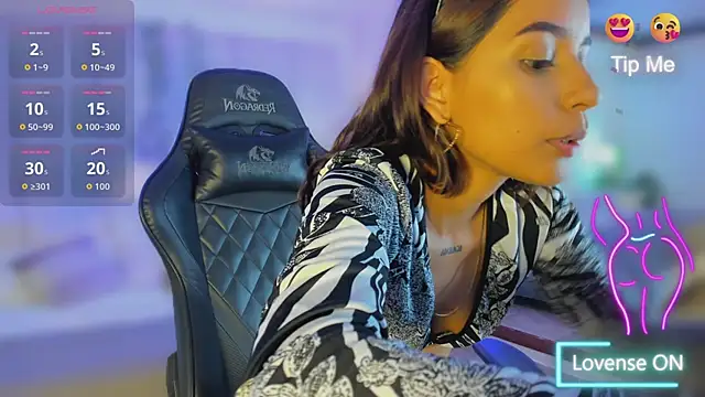 Snapshot of mia_rousse25 chatting on January 17, 2:33 pm mia rousse25 online show from January 17, 2:33 pm