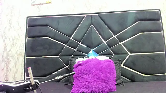 Snapshot of LITTLESUSSYY_ chatting on September 29, 11:48 am LITTLESUSSYY  online show from September 29, 11:48 am