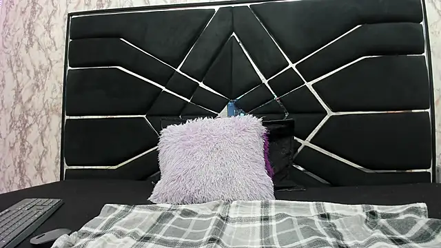 Snapshot of LITTLESUSSYY_ chatting on October 9, 11:41 am LITTLESUSSYY  online show from October 9, 11:41 am