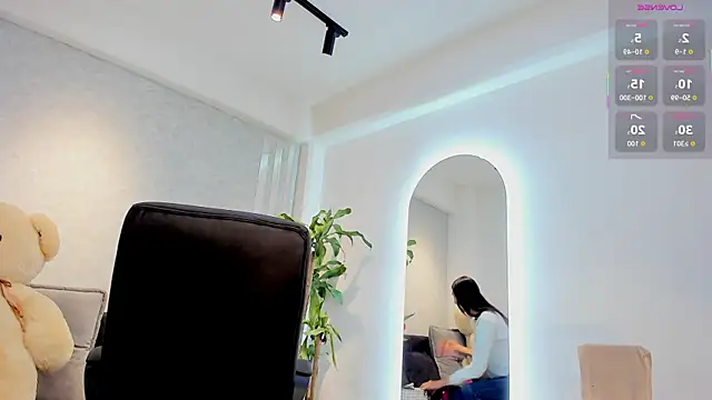 lily cash1 online show from March 28, 12:16 pm