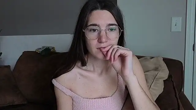 Snapshot of bambifarrina chatting on March 6, 6:59 pm bambifarrina online show from March 6, 6:59 pm