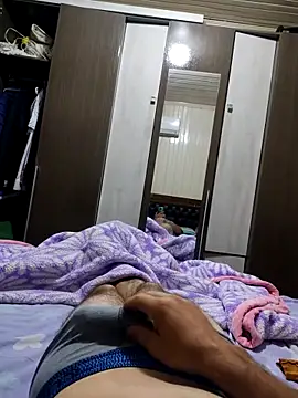 Snapshot of Gustavo198045 chatting on February 4, 3:12 am Gustavo198045 online show from February 4, 3:12 am