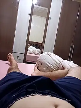 Snapshot of Gustavo198045 chatting on February 14, 3:47 am Gustavo198045 online show from February 14, 3:47 am