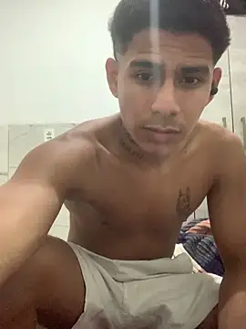 Snapshot of Novindot23cm chatting on June 18, 1:28 am Novindot23cm online show from June 18, 1:28 am