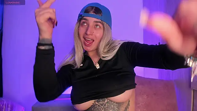 Snapshot of scarlett_Collinss chatting on November 27, 5:20 am scarlett Collinss online show from November 27, 5:20 am