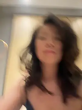 anna yngs online show from December 1, 10:37 pm