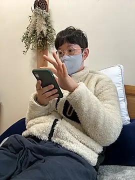 Snapshot of tom19899q chatting on November 23, 10:09 pm tom19899q online show from November 23, 10:09 pm