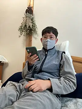 Snapshot of tom19899q chatting on November 29, 10:24 pm tom19899q online show from November 29, 10:24 pm