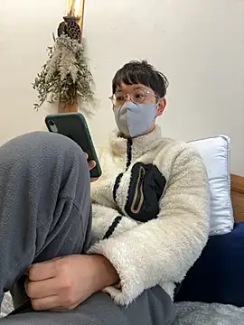 Snapshot of tom19899q chatting on December 4, 10:29 pm tom19899q online show from December 4, 10:29 pm