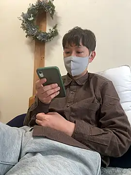 Snapshot of tom19899q chatting on December 17, 5:46 am tom19899q online show from December 17, 5:46 am