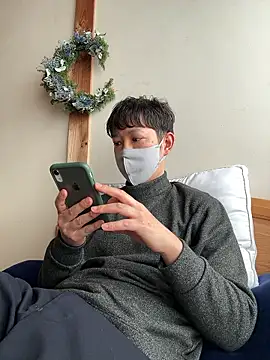 Snapshot of tom19899q chatting on December 18, 5:35 am tom19899q online show from December 18, 5:35 am