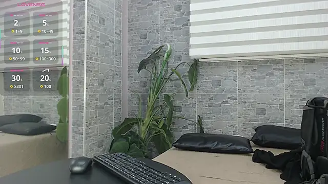 VioletLux online show from November 4, 7:35 pm