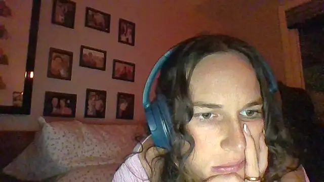 Snapshot of forbiddenbabygirl chatting on November 4, 4:33 am forbiddenbabygirl online show from November 4, 4:33 am