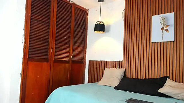 David niet online show from September 17, 5:25 pm