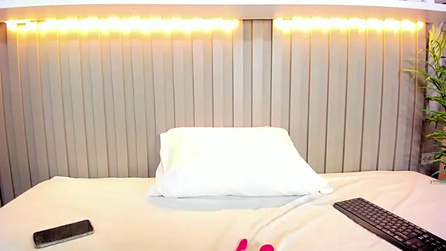 Snapshot of natalyWilliams chatting on October 17, 12:41 pm natalyWilliams online show from October 17, 12:41 pm