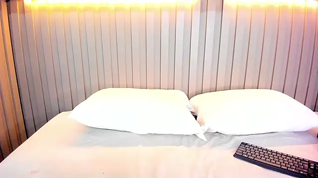 Snapshot of natalyWilliams chatting on October 24, 12:56 pm natalyWilliams online show from October 24, 12:56 pm