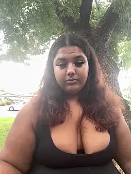 1n0nlythroat online show from September 18, 9:06 pm