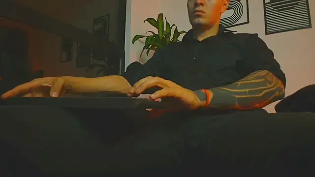Snapshot of ALPHA_DOMINUS_ chatting on June 10, 3:50 am ALPHA DOMINUS online show from June 10, 3:50 am