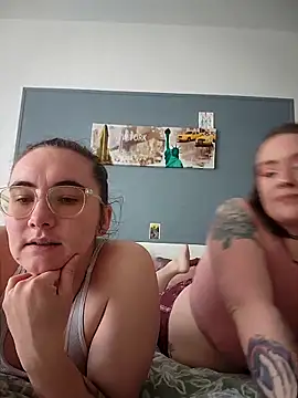 AndHerXO online show from February 22, 3:21 pm