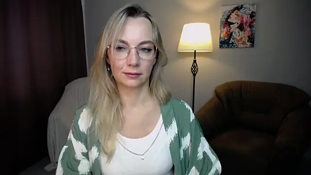 Snapshot of Ava_Elior chatting on September 9, 9:20 am Ava Elior online show from September 9, 9:20 am