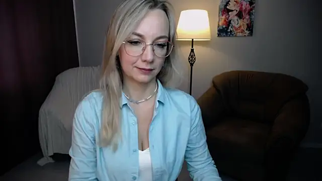 Snapshot of Ava_Elior chatting on September 17, 9:44 am Ava Elior online show from September 17, 9:44 am