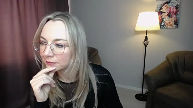 Snapshot of Ava_Elior chatting on November 26, 11:11 am Ava Elior online show from November 26, 11:11 am