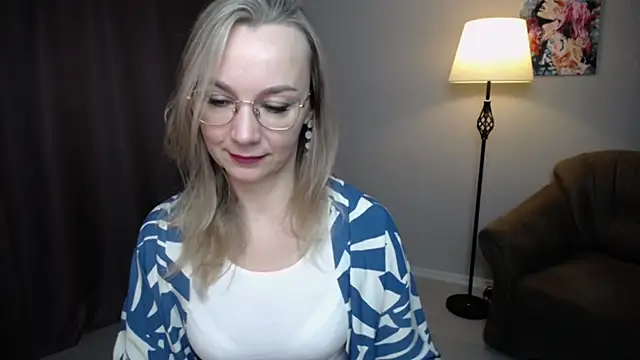 Snapshot of Ava_Elior chatting on December 5, 6:11 am Ava Elior online show from December 5, 6:11 am