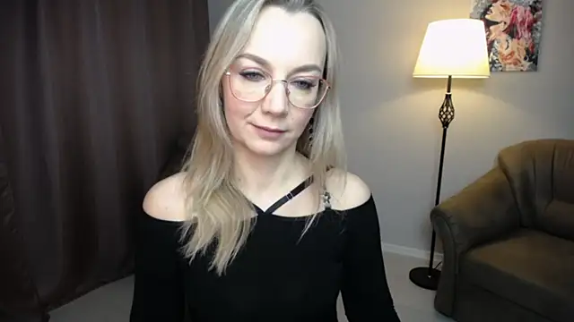 Snapshot of Ava_Elior chatting on December 18, 10:54 am Ava Elior online show from December 18, 10:54 am