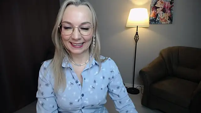 Snapshot of Ava_Elior chatting on December 19, 11:17 am Ava Elior online show from December 19, 11:17 am