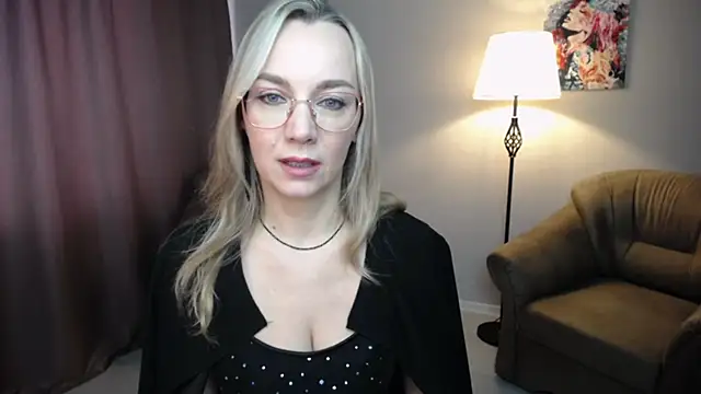 Snapshot of Ava_Elior chatting on February 19, 10:33 am Ava Elior online show from February 19, 10:33 am