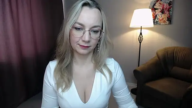 Snapshot of Ava_Elior chatting on February 21, 11:11 am Ava Elior online show from February 21, 11:11 am