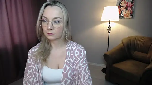 Snapshot of Ava_Elior chatting on February 27, 11:10 am Ava Elior online show from February 27, 11:10 am