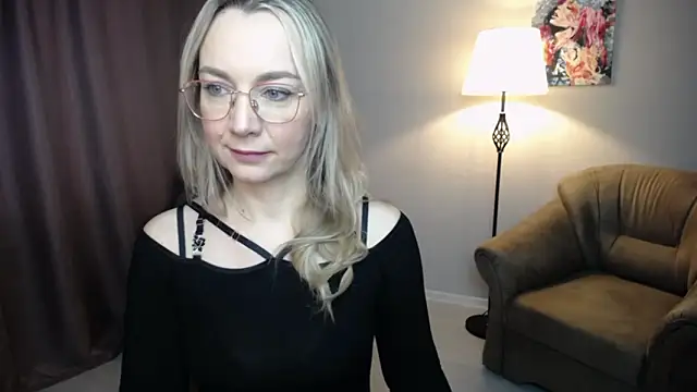 Snapshot of Ava_Elior chatting on March 2, 11:17 am Ava Elior online show from March 2, 11:17 am