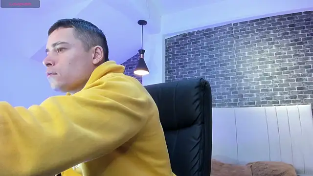 Snapshot of connorsmiith chatting on February 18, 11:06 am connorsmiith online show from February 18, 11:06 am