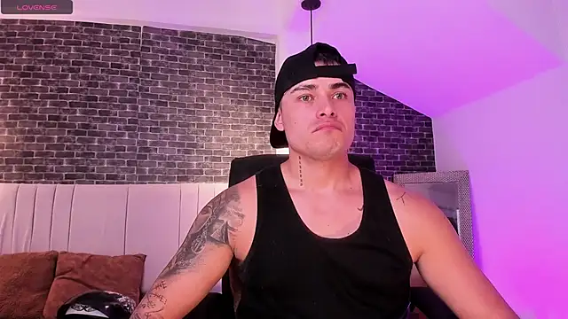 connorsmiith online show from March 13, 12:23 pm