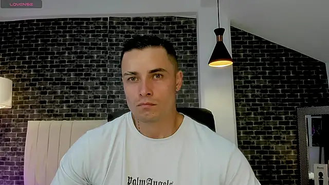 connorsmiith online show from April 1, 12:22 am