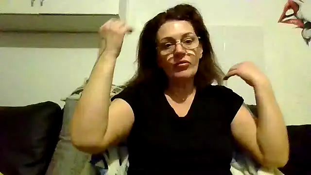 Snapshot of RubyyRosee chatting on February 14, 6:21 am RubyyRosee online show from February 14, 6:21 am